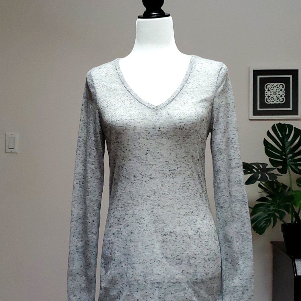BKE Core Gray Long Sleeve Top Size M